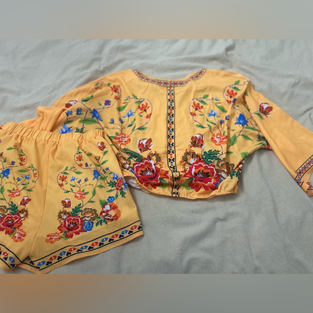 Two Piece Floral Set - Picture 3 of 4